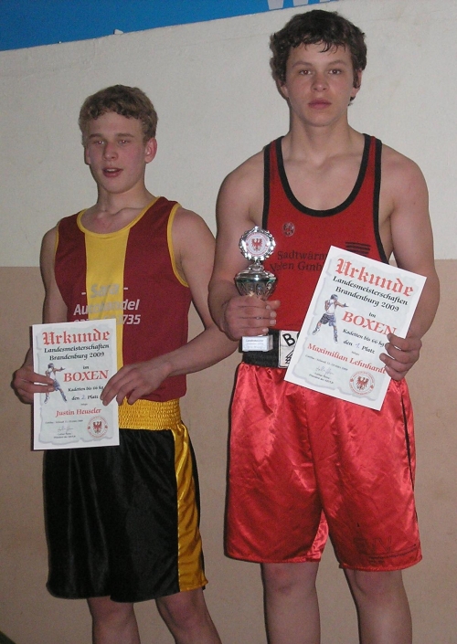 Maximilian Lehnhardt(rechts) landete in der 2. Runde den Sieg und ist Landesmeister.